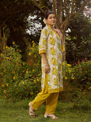 Floral Printed Cotton Blend Kurta With Pants