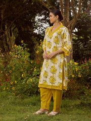 Floral Printed Cotton Blend Kurta With Pants