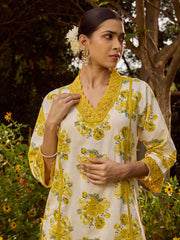 Floral Printed Cotton Blend Kurta With Pants