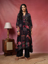 Thread Embroidered Crepe Kurta With Pants
