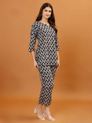 Digital Printed Cotton Blend Kurta With Pants