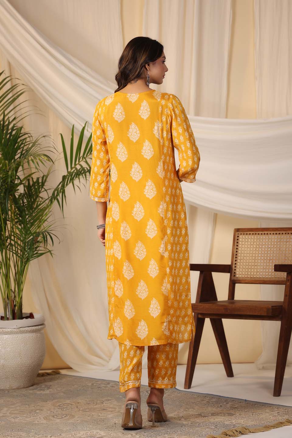 Floral Printed Muslin Kurta With Pants