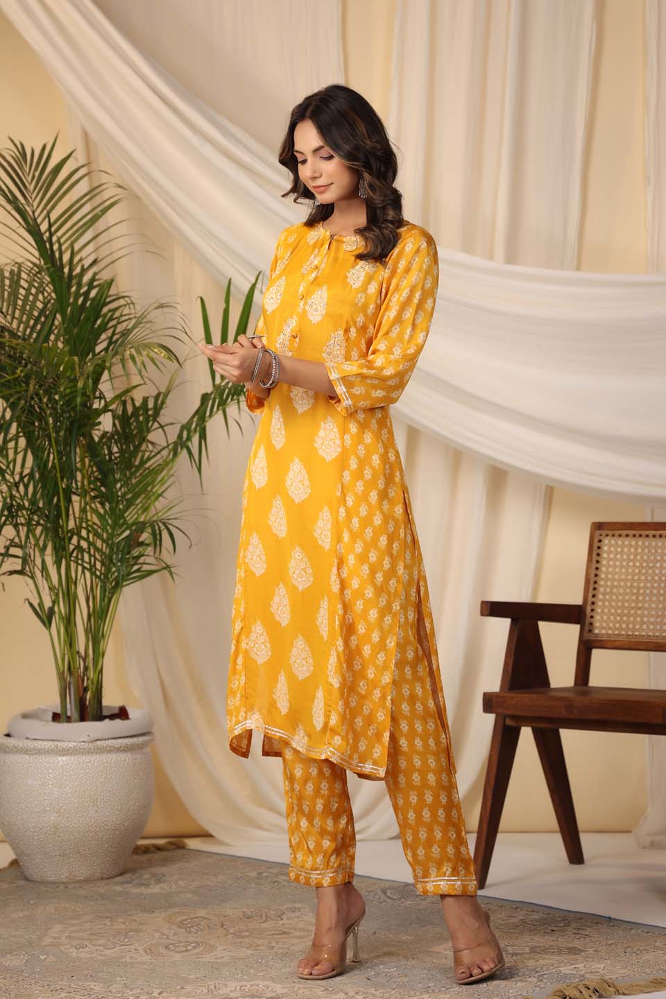 Floral Printed Muslin Kurta With Pants