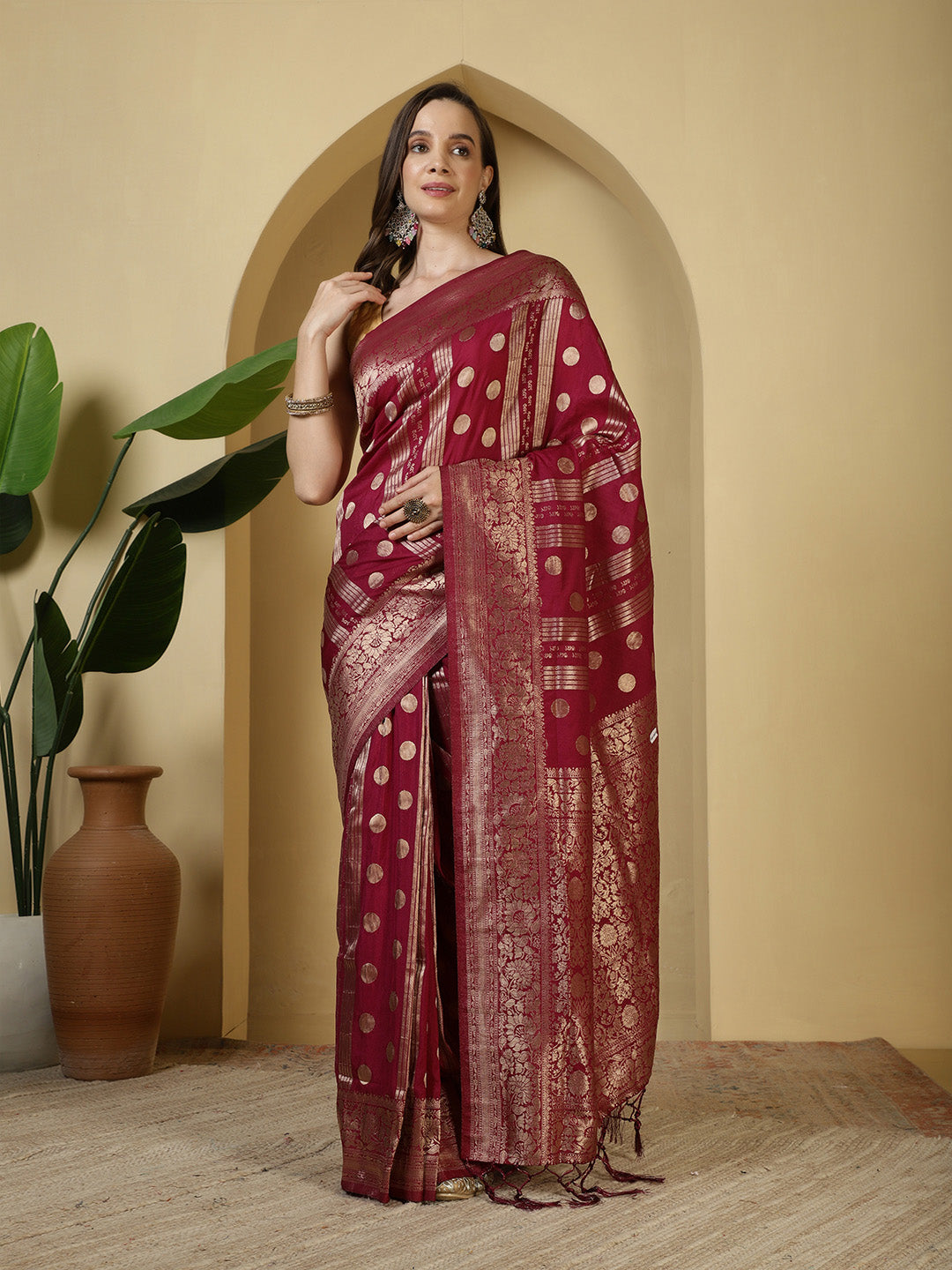 Zaari Jaal Crepe Saree