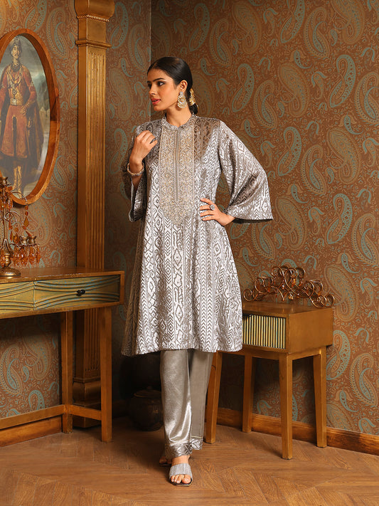 Zari Neck Embroidered Velvet Kurta With Pants