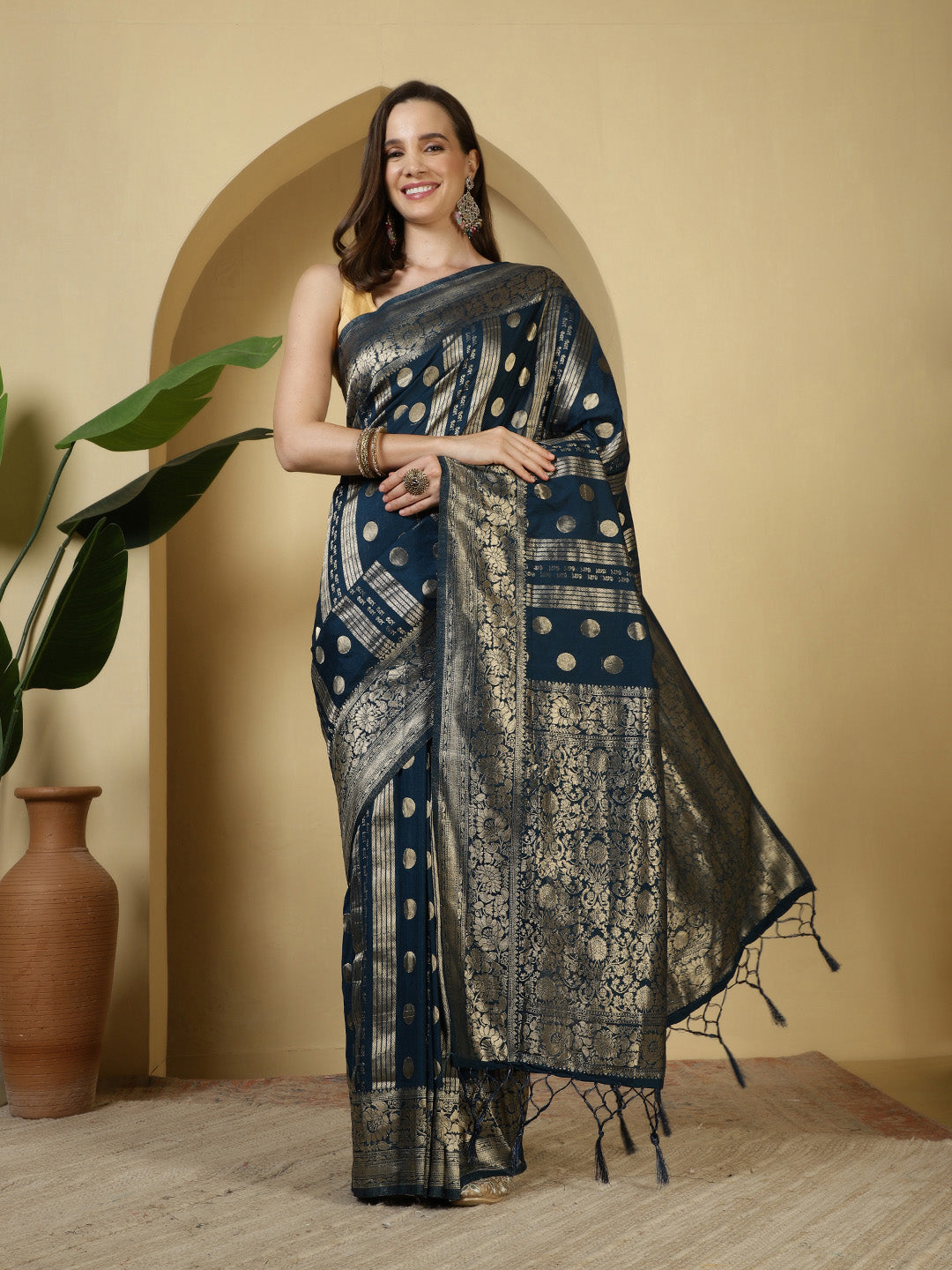 Zaari Jaal Crepe Saree