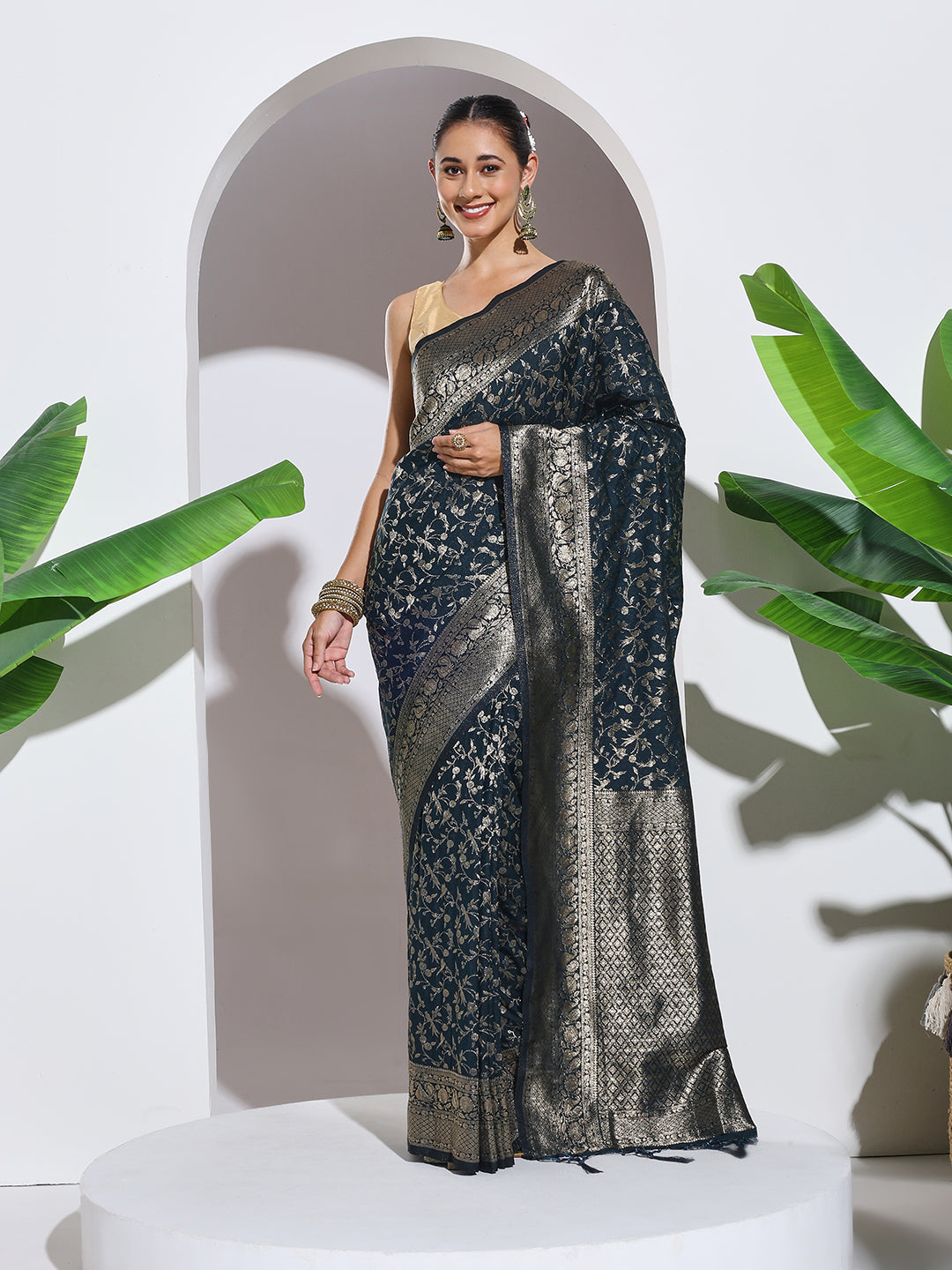 Zaari Jaal Crepe Saree