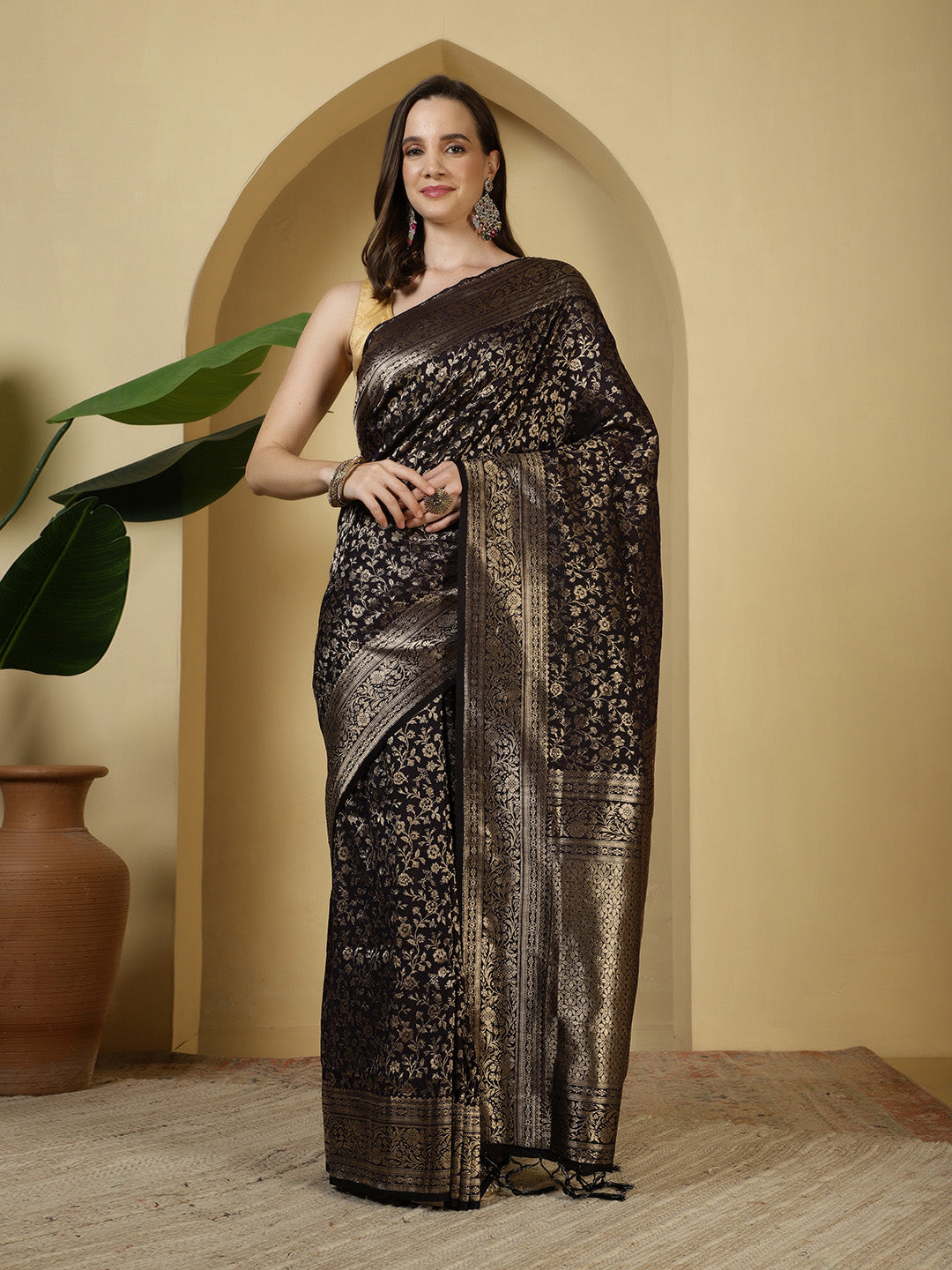 Zaari Jaal Crepe Saree
