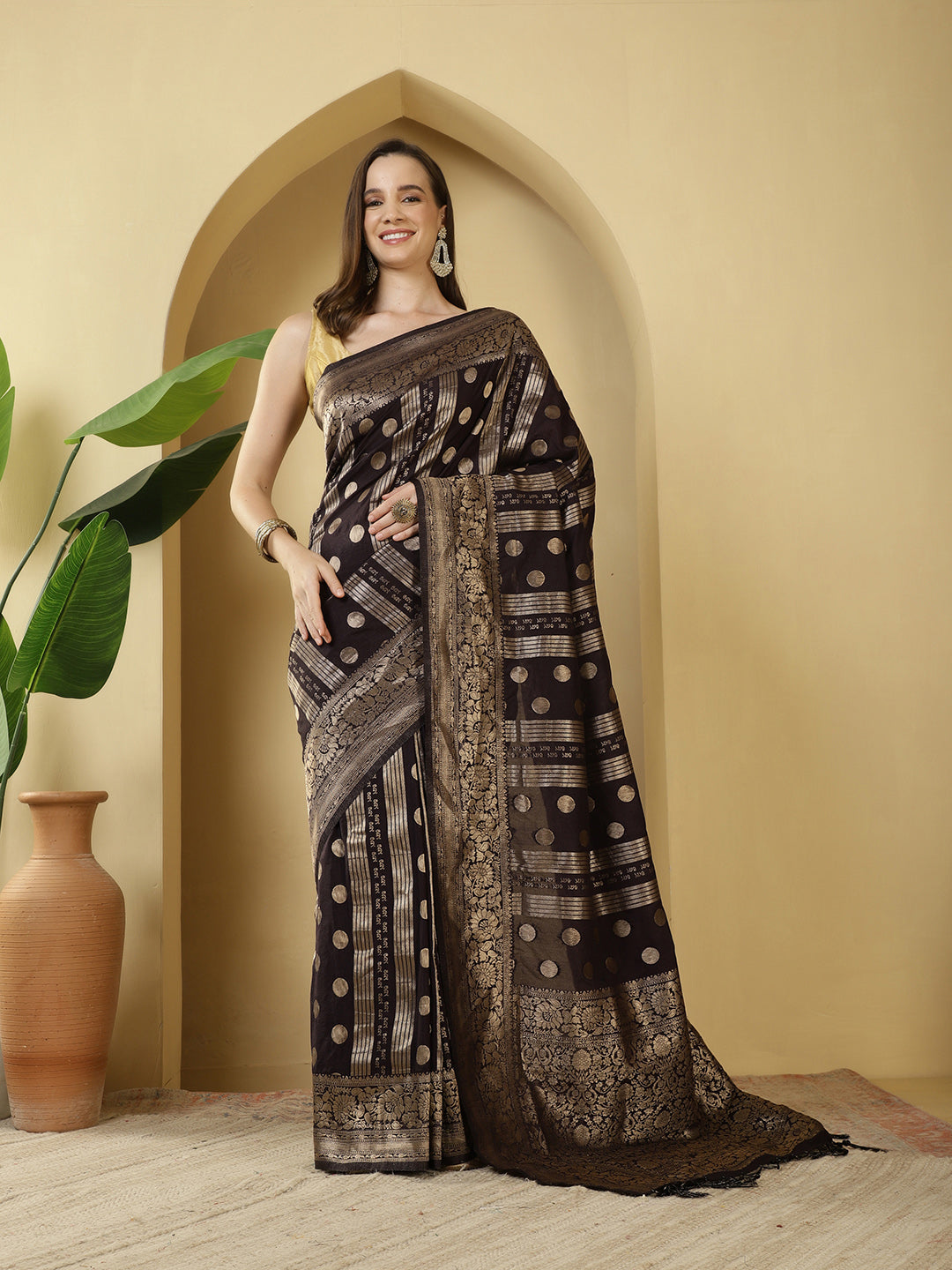 Zaari Jaal Crepe Saree