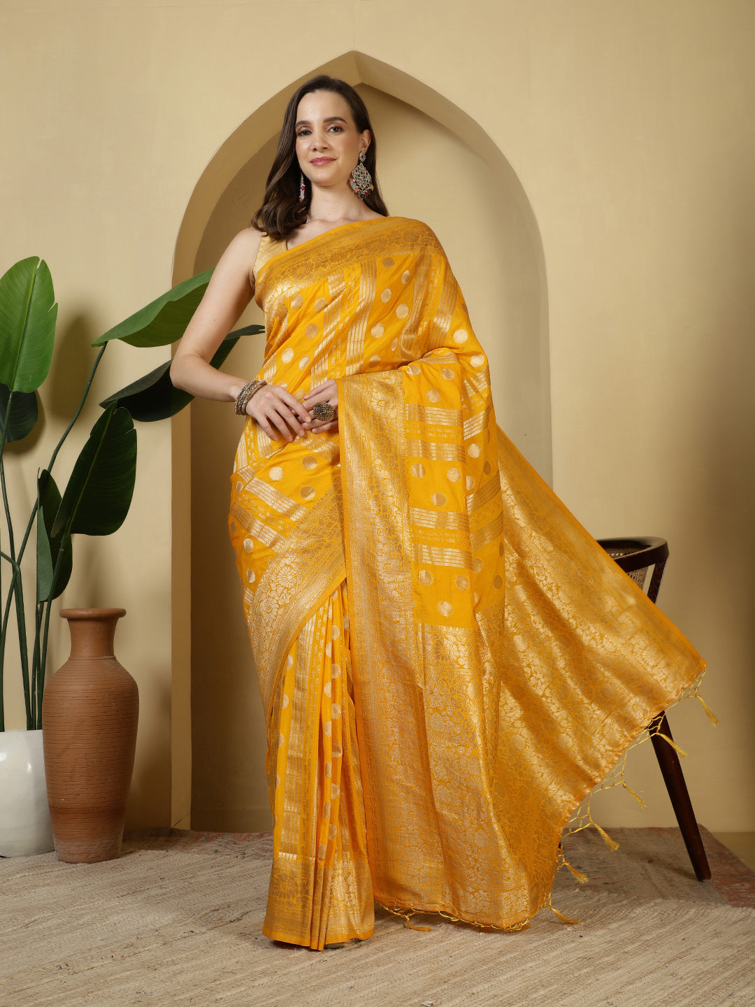 Zaari Jaal Crepe Saree
