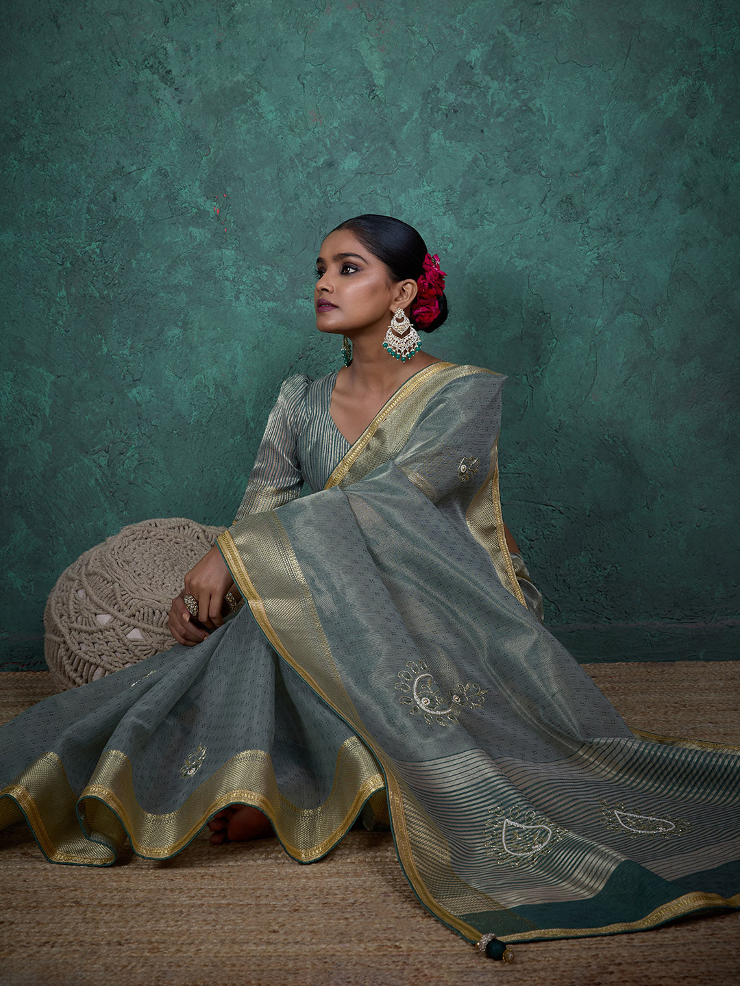 Zari Ethnic Motifs Woven Linen Saree