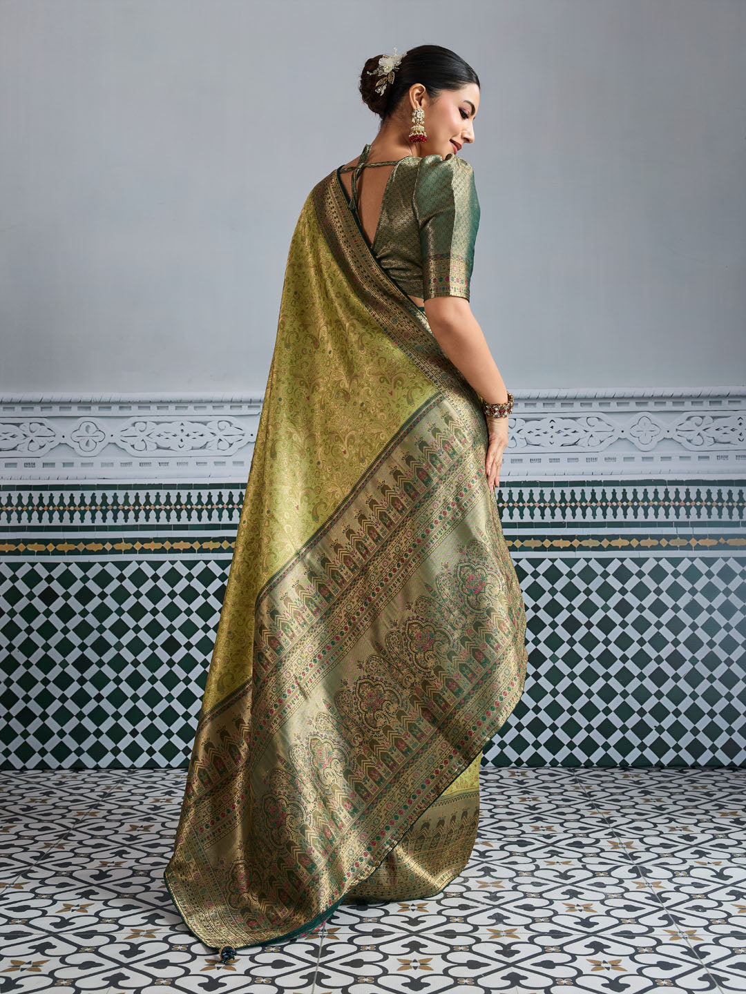 Woven Design Meenakari Kanjivaram Silk Saree