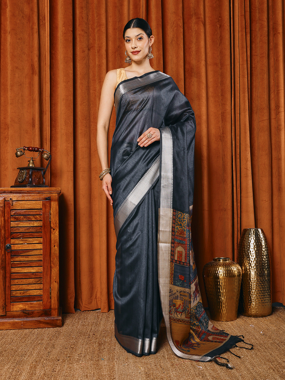 Plain Art slik Saree