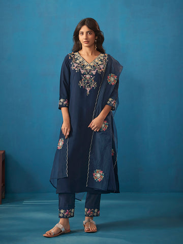 Neck Embroidered Organza Kurta With Pants & Dupatta