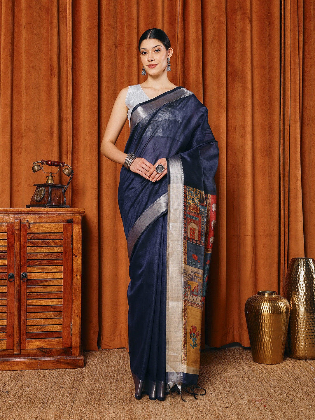 Plain Art slik Saree