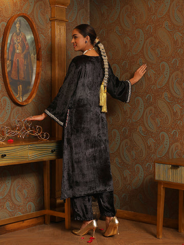 Zari Neck Embroidered Velvet Kurta With Pants