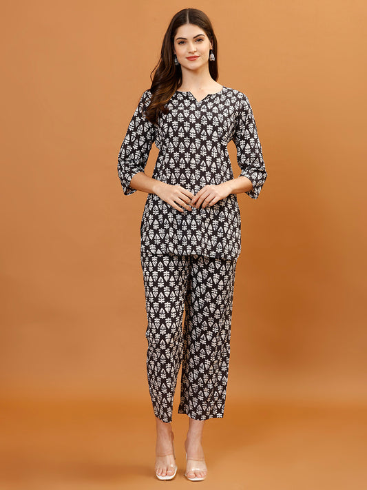 Digital Printed Cotton Blend Kurta With Pants