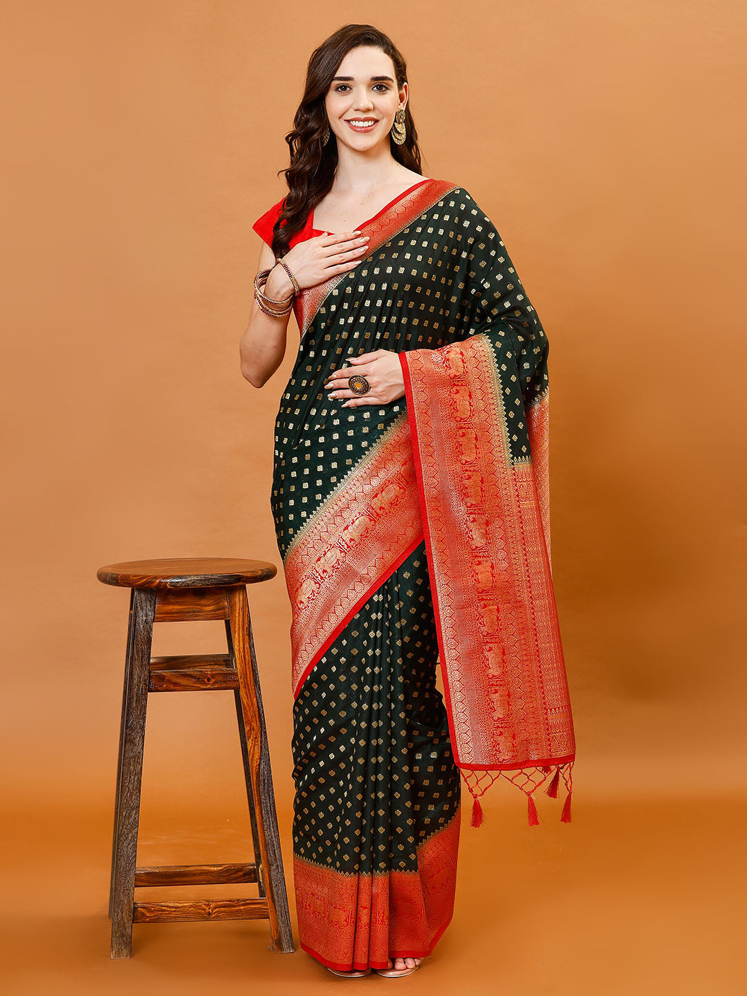 Zari Border Booti Handloom Woven Saree