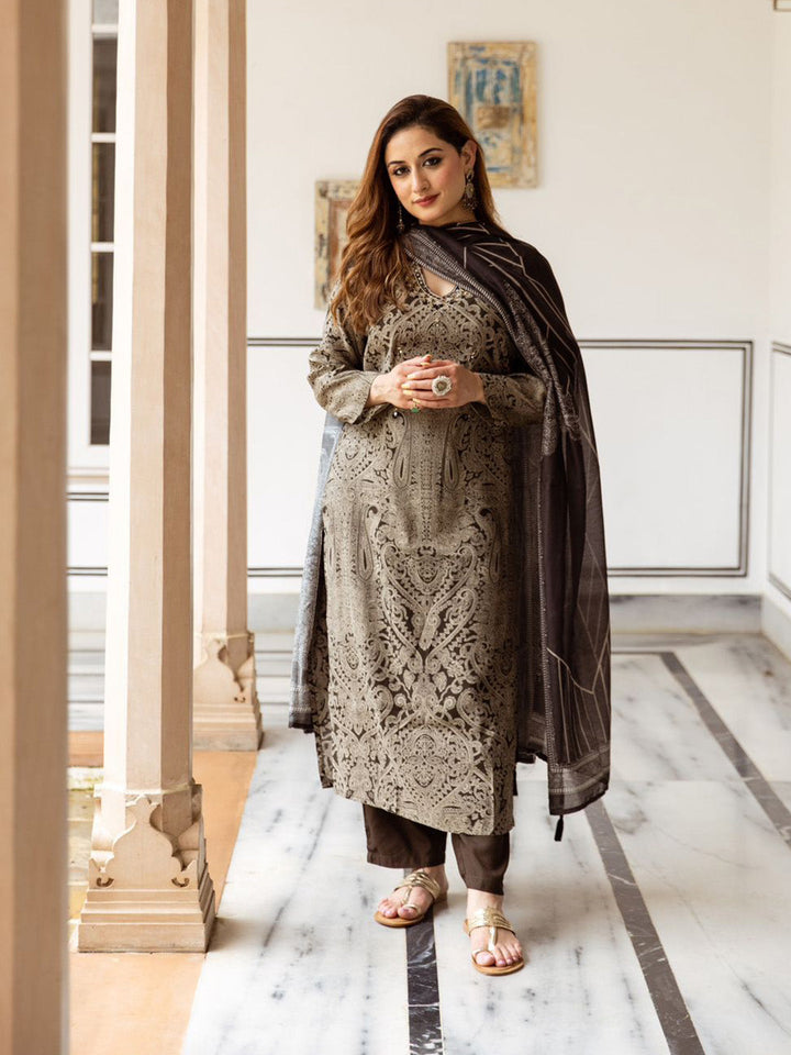 Embroidered Muslin Kurta With Pant &amp; Dupatta