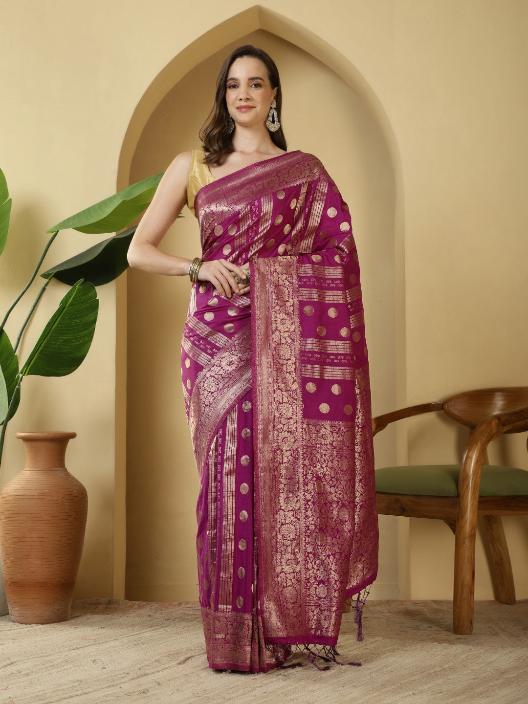 Zaari Jaal Crepe Saree