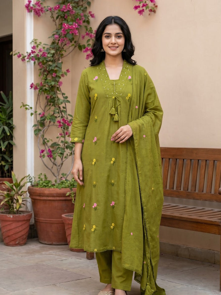 Green Embroidered Cotton Blend Straight Round Neck Suit Set