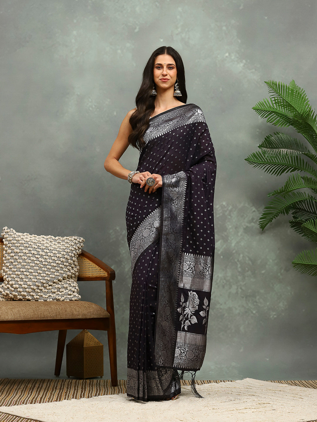 Zaari Jaal Crepe Saree