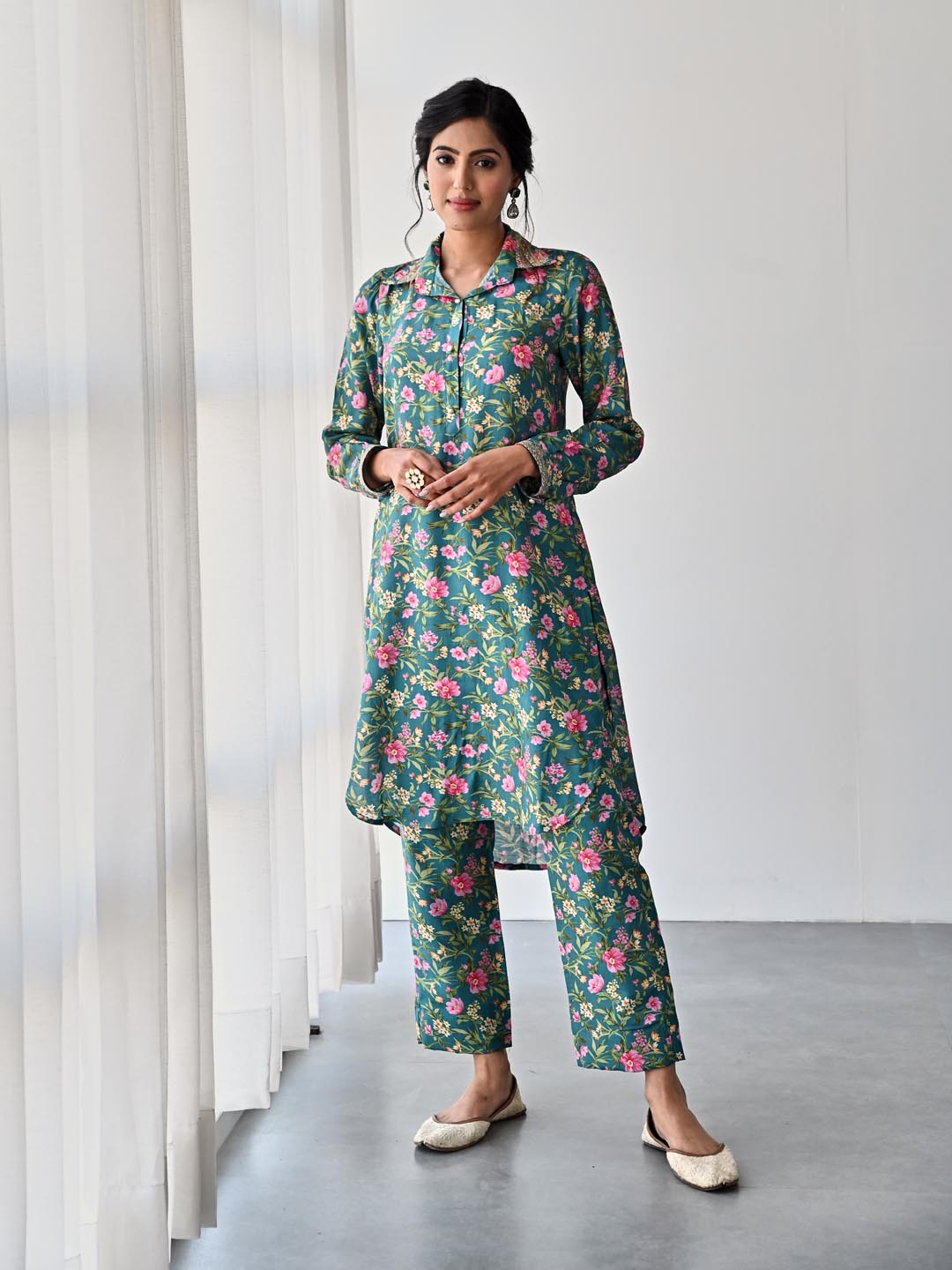 Floral Printed Collar Neck Muslin Kurta With Pants