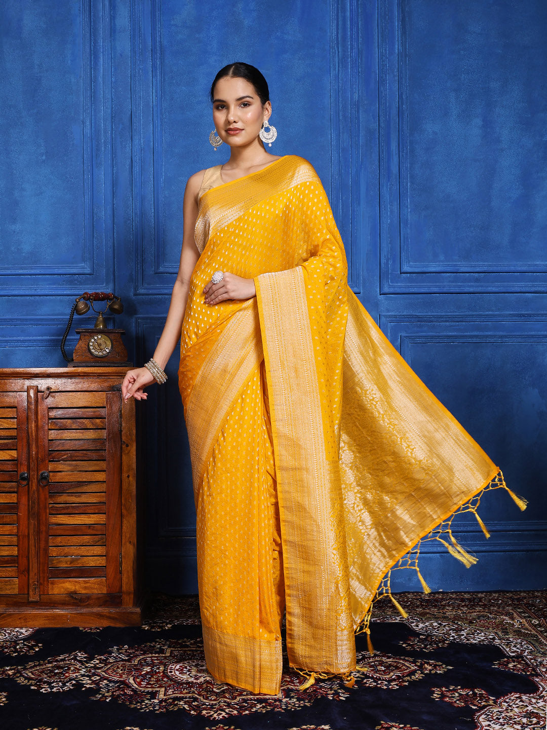 Zaari Jaal Crepe Saree