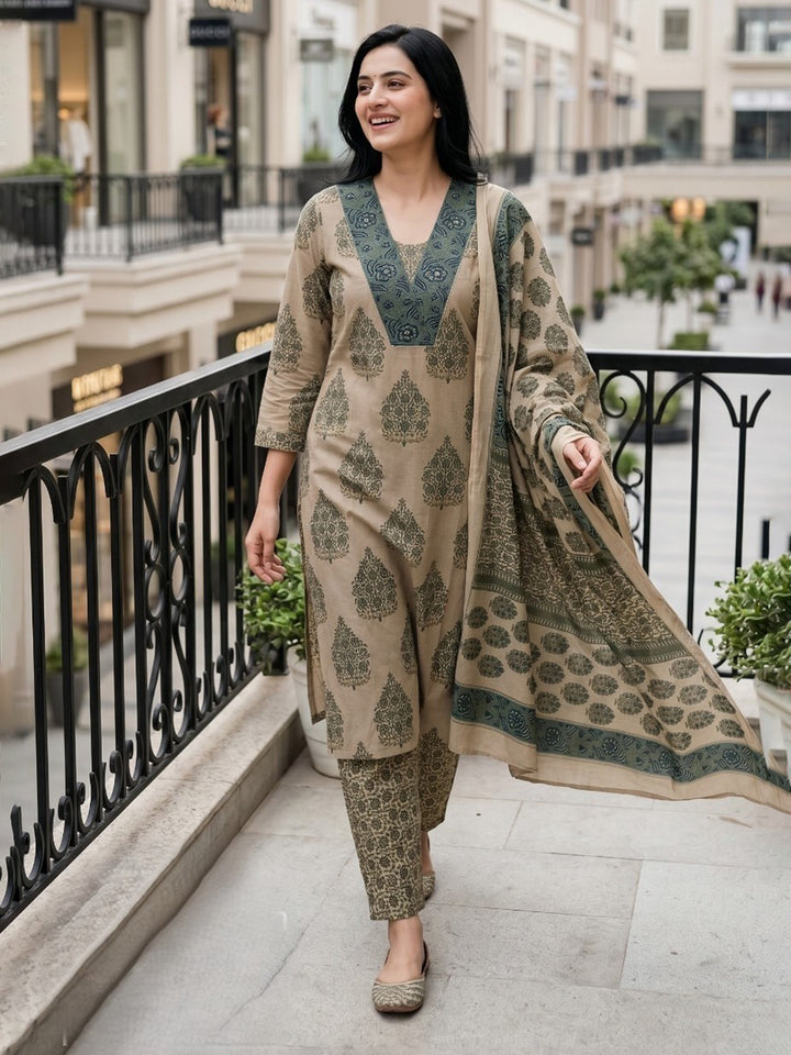 Green Embroidered Cotton Blend Straight Round Neck Suit Set