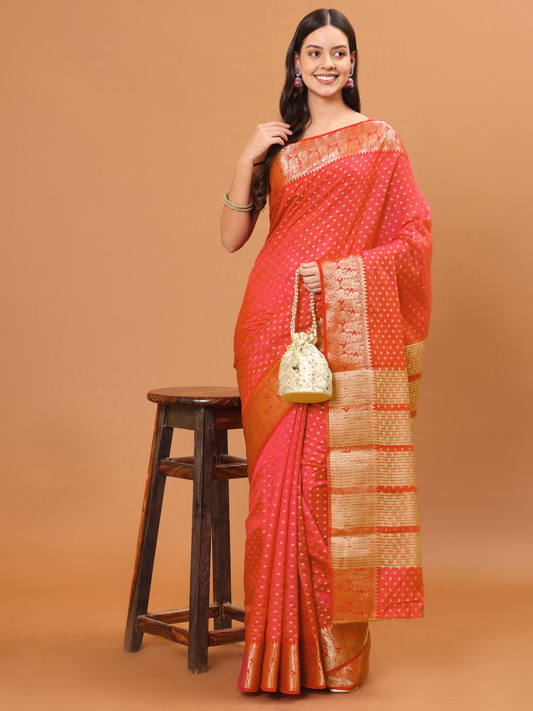 Zari Border Booti Woven Handloom Saree