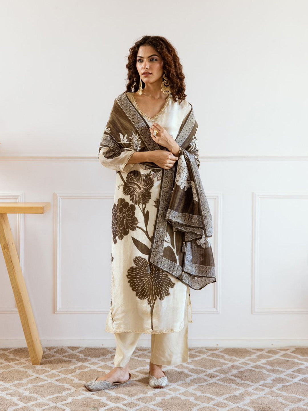 Neck Embroidered Chanderi Kurta With Pants &amp; Dupatta