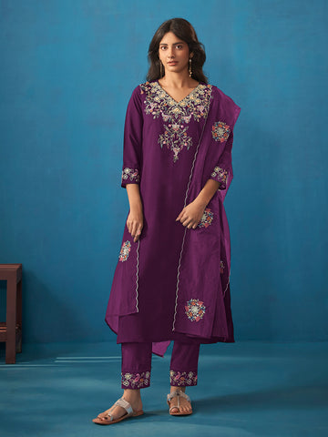 Neck Embroidered Organza Kurta With Pants & Dupatta