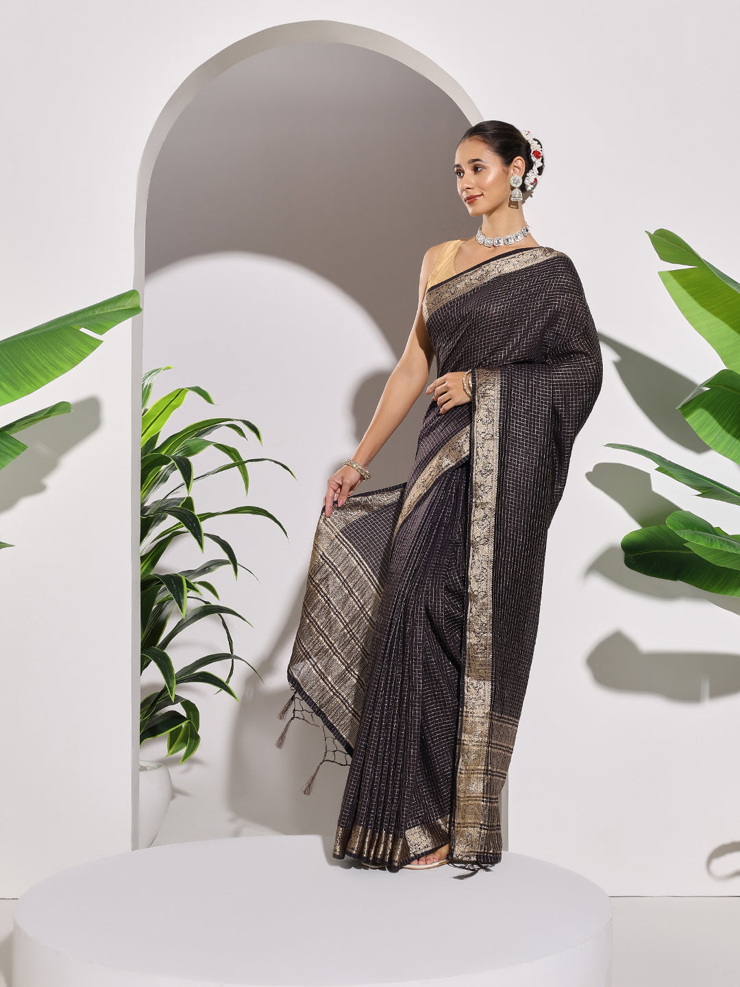 Zaari Jaal Tussar Saree