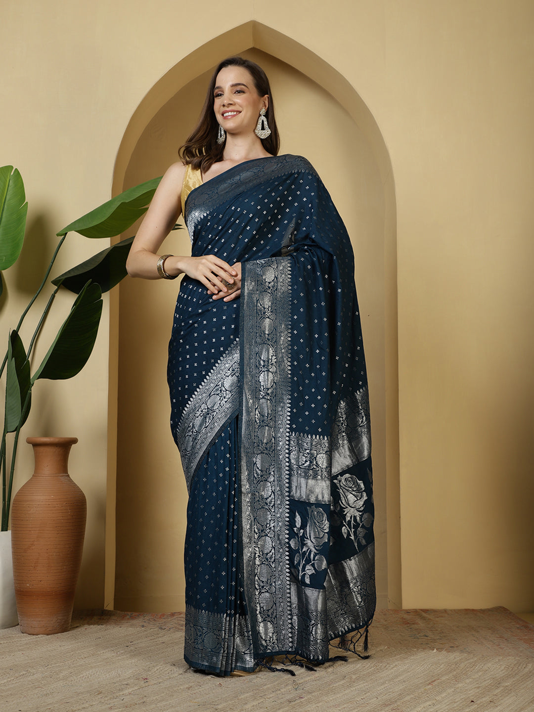 Zaari Jaal Crepe Saree
