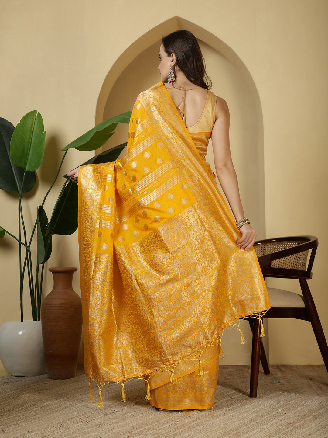 Zaari Jaal Crepe Saree