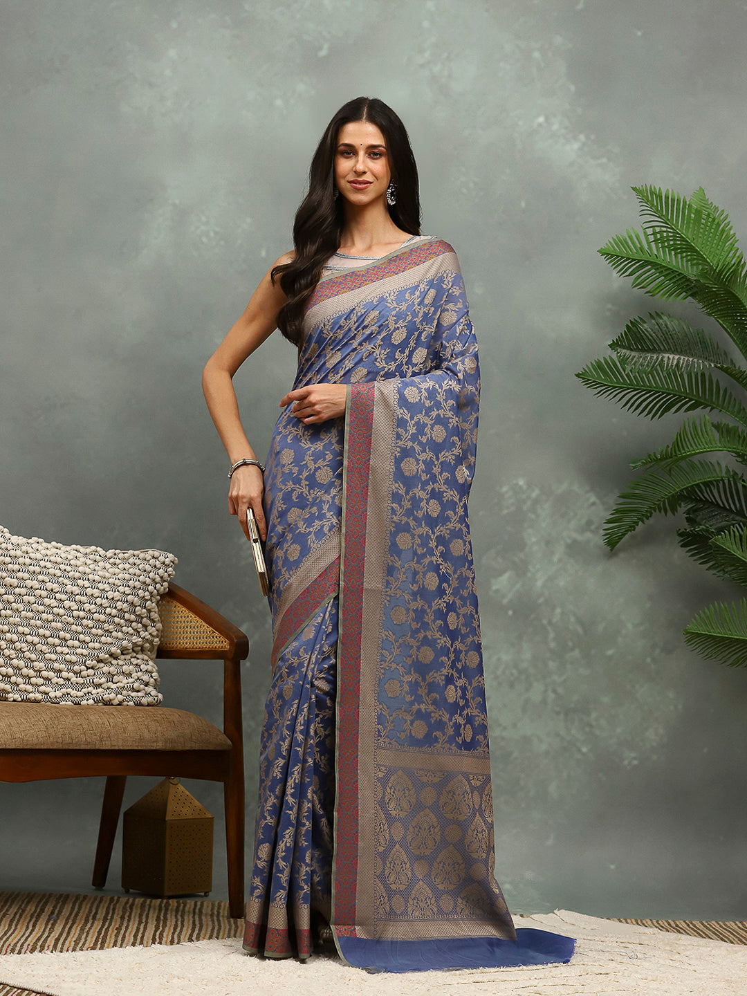 Resham Woven Design Cotton Blend Woven Saree