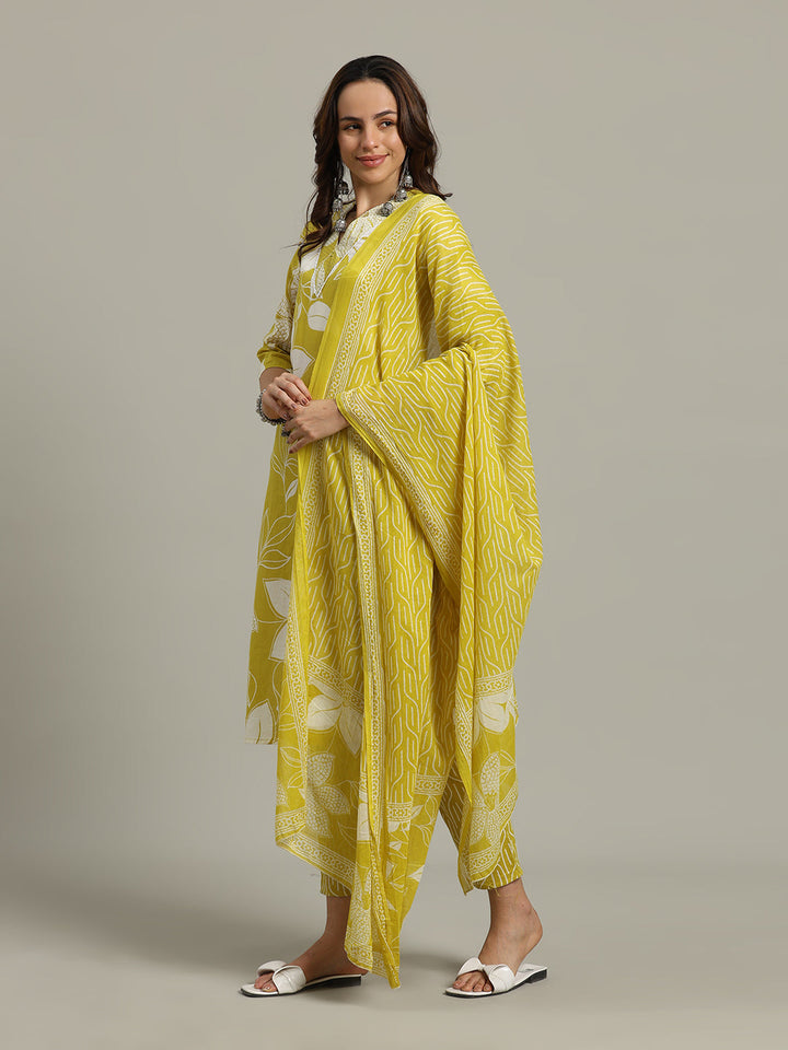 Floral Printed Cotton Blend Kurta With Pants &amp; Dupatta