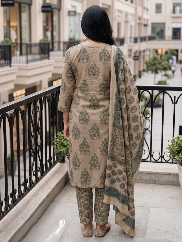 Green Embroidered Cotton Blend Straight Round Neck Suit Set