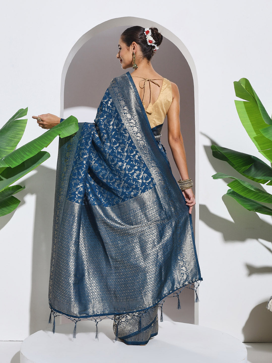 Zaari Jaal Woven Crepe Saree