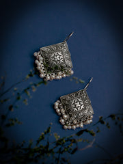 White Pearl Oxidized Earring