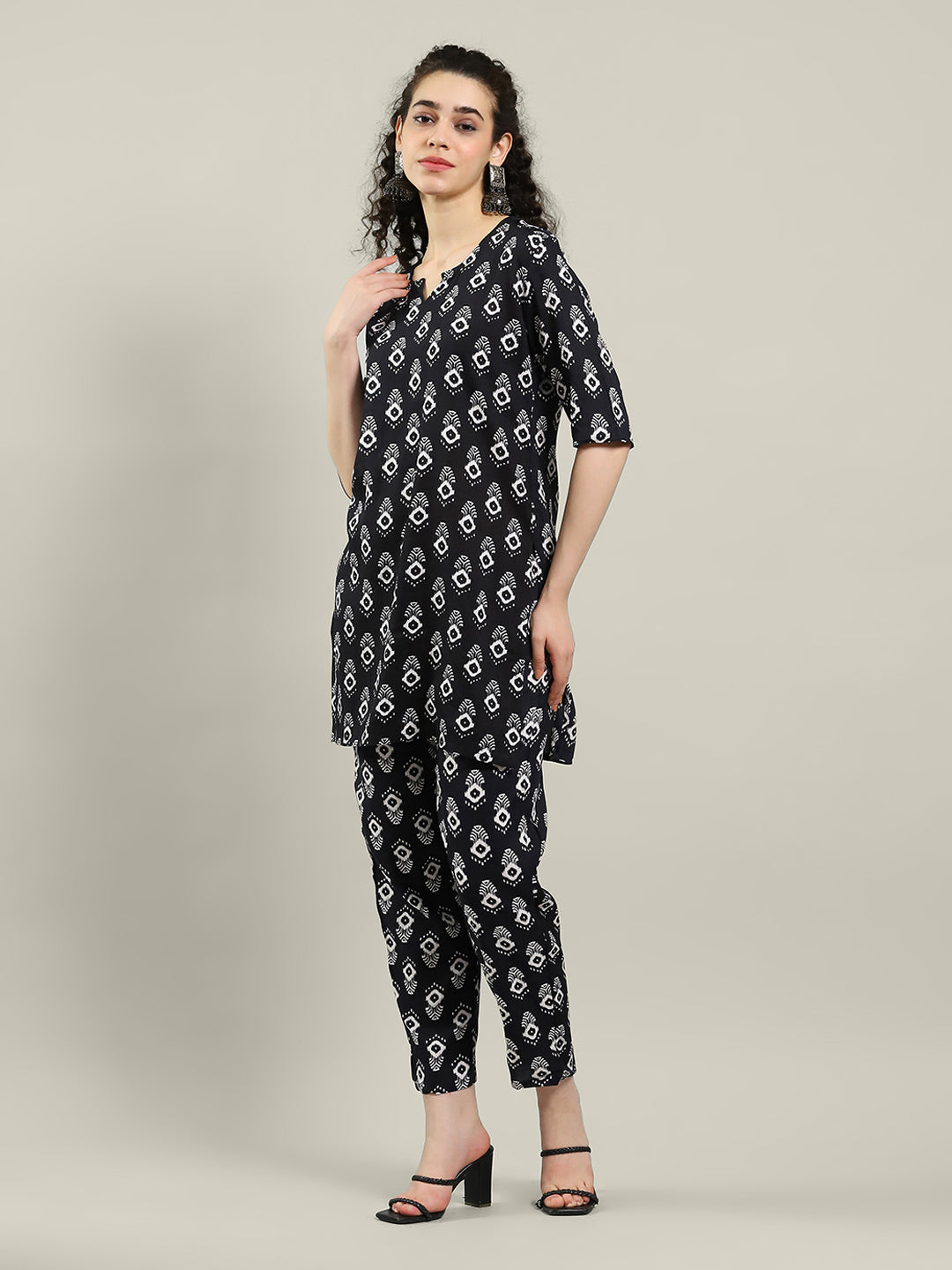 Printed Cotton Blend Kurta & Pants