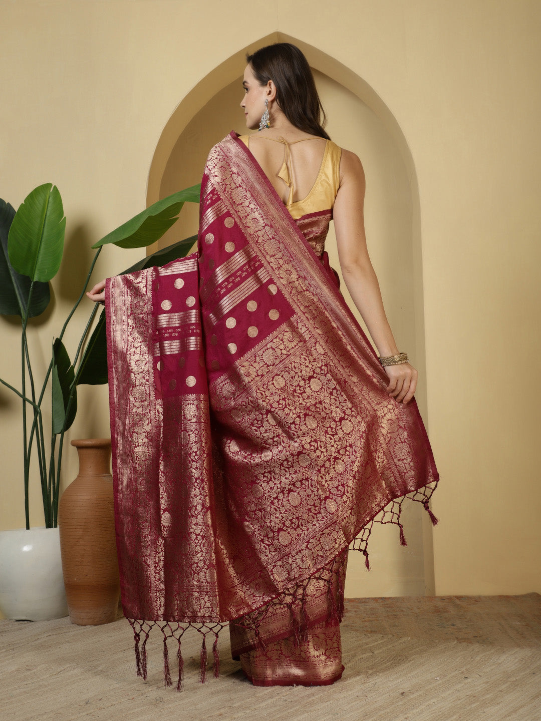 Zaari Jaal Crepe Saree