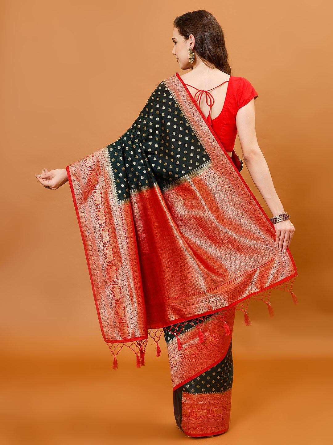 Zari Border Booti Handloom Woven Saree