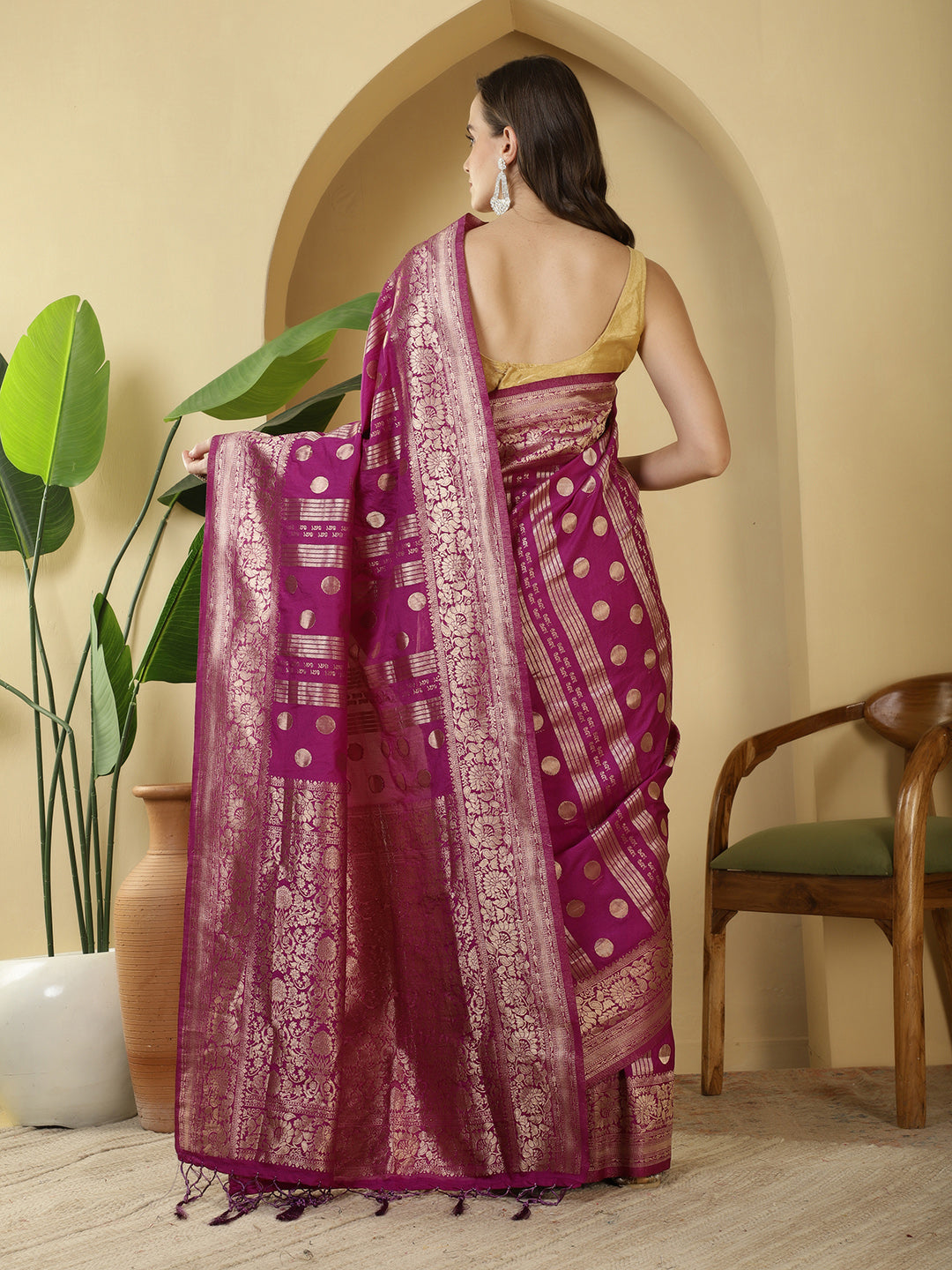 Zaari Jaal Crepe Saree