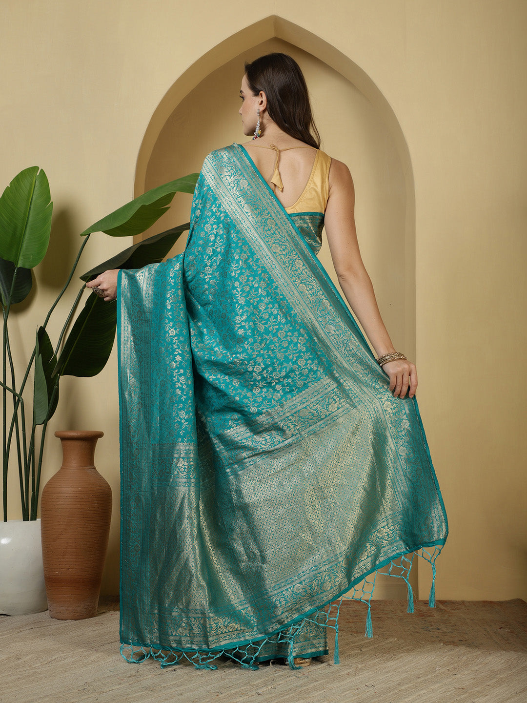 Zaari Jaal Crepe Saree