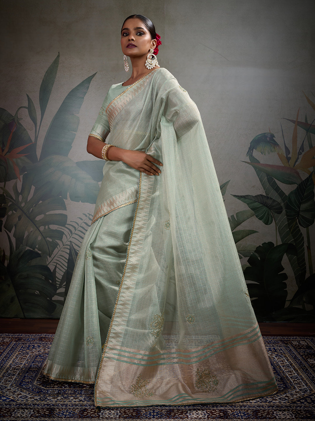 Thread Embroidered Woven Border Linen Saree