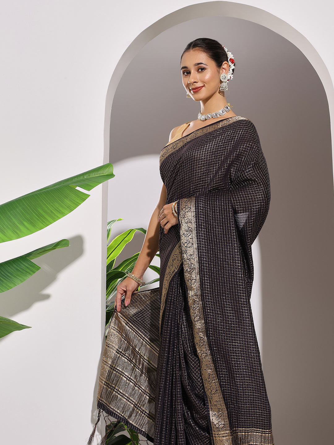 Zaari Jaal Tussar Saree