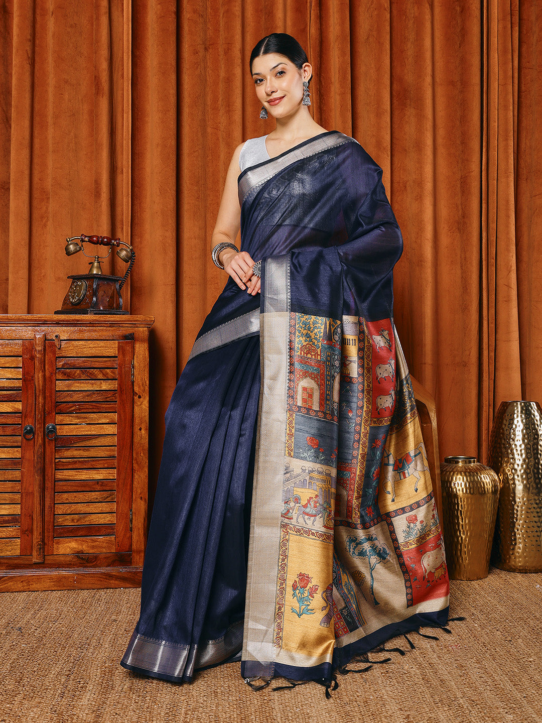 Plain Art slik Saree