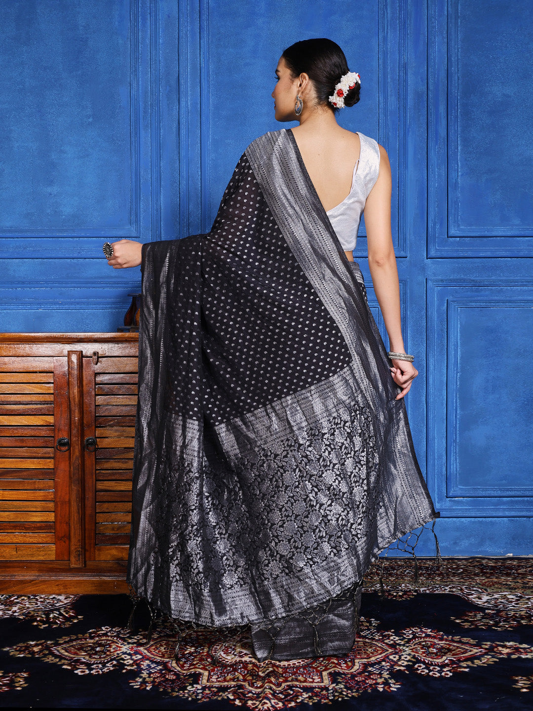 Zaari Jaal Crepe Saree