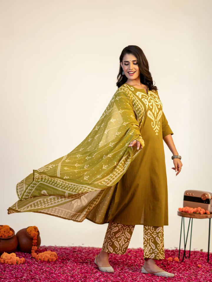 Green Printed Cotton Blend Straight Suit Set With Dupatta